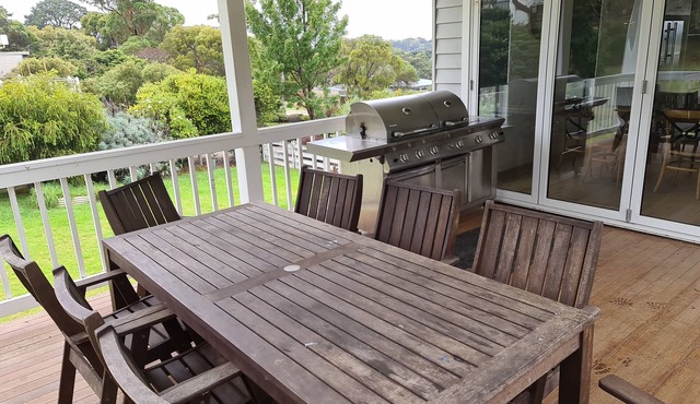 TULLYNEAR- Flinders Beach House