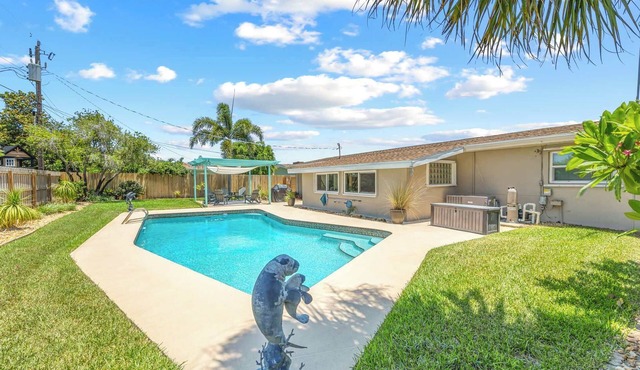 Turtle Pointe - 3BR, Poolside Coastal Escape