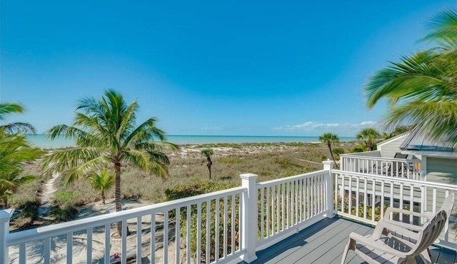 Turtleback 11 - 3 Bed/3 Bath - Beachfront - Community Pool - Close to Village - Sleeps 6