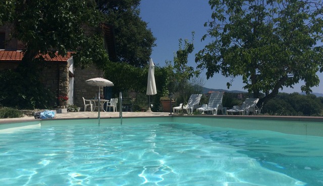 Tuscan farmhouse on own hill, peaceful, pool, terrace, views, Wi-Fi, cleanair