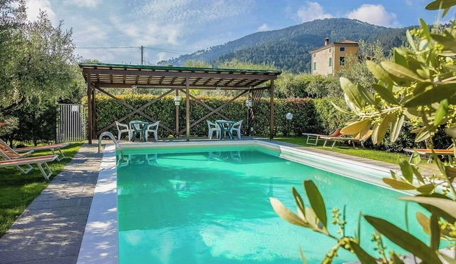 Tuscan Stone Apartment with Pool near Lucca