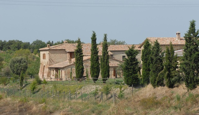 Tuscan villa between San Giovanni D'Asso and Montalcino