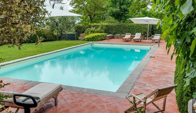 Tuscan Villa with Private Pool, Terrace and Wi-Fi