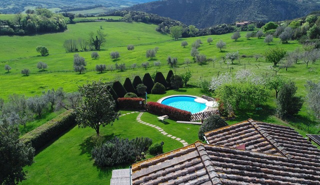 Tuscany Villa with private pool and jacuzzi for Honeymoon and summer holiday