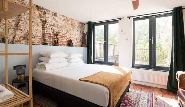 Twenty Five Garden (Room 2)