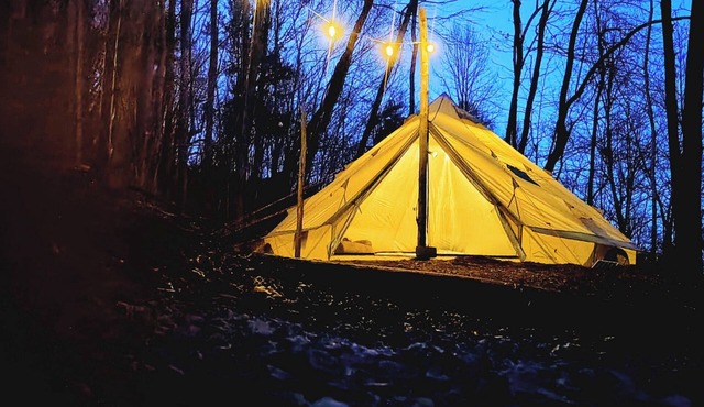 Twilight Timberline Escape Glamping Tent: Quiet, clean & 14 miles from GSMNP!