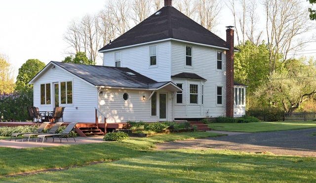 Twin Maple Farm: Charming Modern Farmhouse