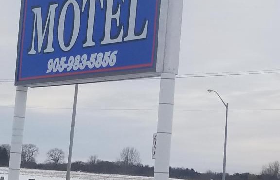 Twin Oaks Motel