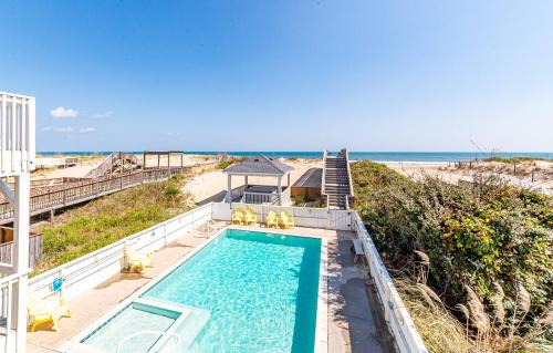 Twisted Fish - S Nags Head MP 19.5, Oceanfront, Ocean View, Elevator, Pool, Hot Tub, YR Flex Stays