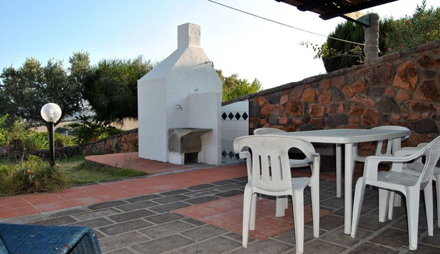 Two adjoining apartments sleeps 8/10, veranda, barbecue and olive garden