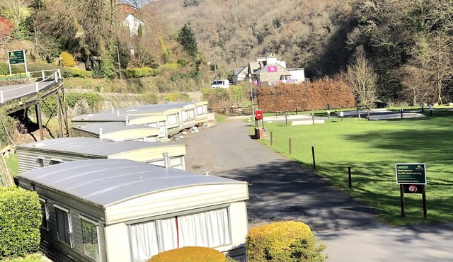 Two bed static (Sleeps 6). Walking distance of Lynton with onsite fishing