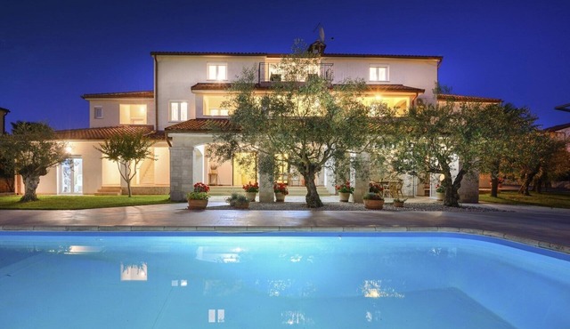 Two-Bedroom Apartment Hope V with Balcony near Porec