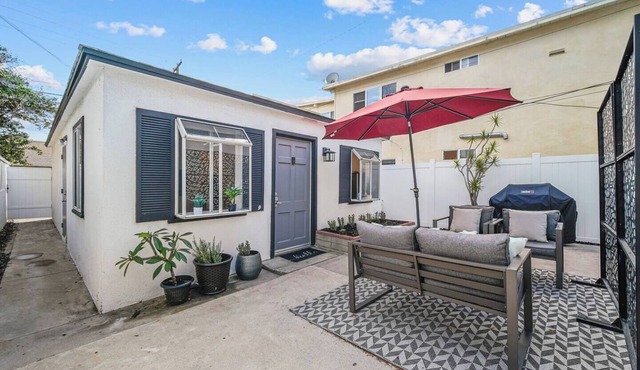 Two Bedroom Beach Cottage in Pacific Beach, San Diego
