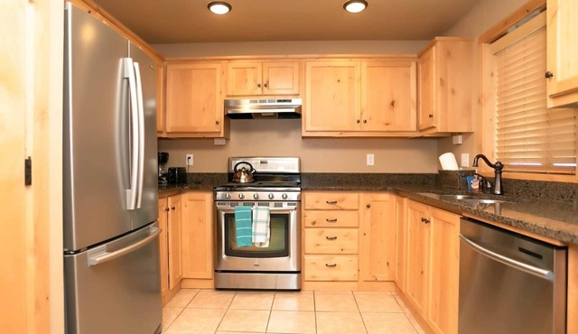 Two Bedroom Double King Suite-Free Breakfast/dinn