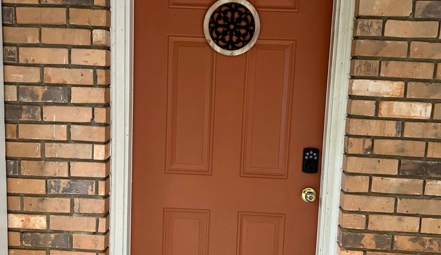 Two Bedroom home near UGA - with newly renovated floors!!