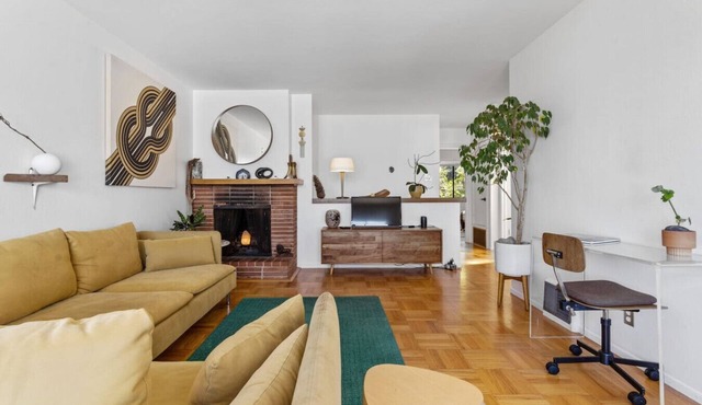 Two Bedroom Home Near the Freeway for Easy Access