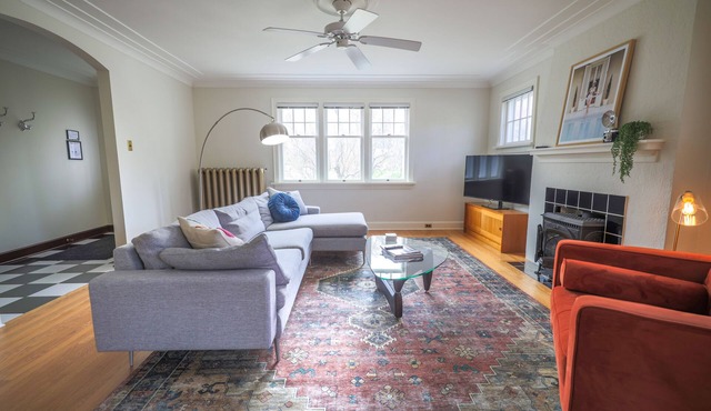 Two-Bedroom Inner-City Heritage Home With Contemporary Furnishings and Parking