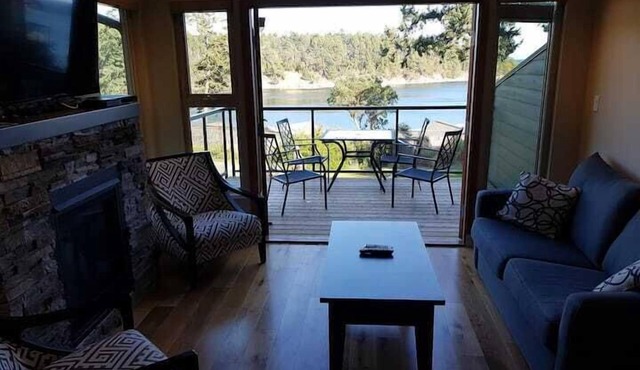 Two Bedroom Oceanfront Villa - Mayne Island Resort