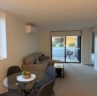 Two Bedroom, Two Bathroom - Kashmir Apartment in Canberra City