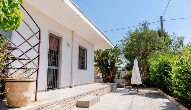Two bedrooms villa with garden, barbecue (TL27)
