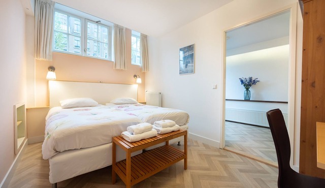 TWO BEDROOMS WITH TWO PRIVATE BATHROOMS - IDEAL FOR 2 COUPLES