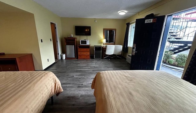 Two Budget Rooms Close to Rainier Riverfront Park for Relaxation