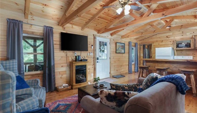 Two Cabins|Sleeps 12| Hot Tubs| Games| Fire Pits