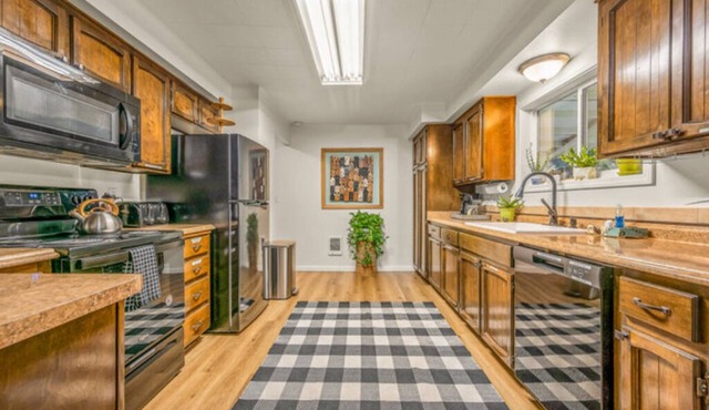 Two Colorful Suites incl. with Sauna and BBQ - Unique Northwest Vacation Rentals