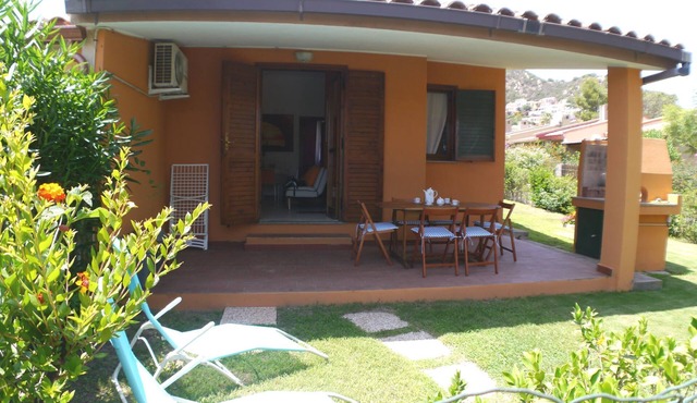 Two doubles 300 meters from the sea. Air-conditioned. Pets allowed.