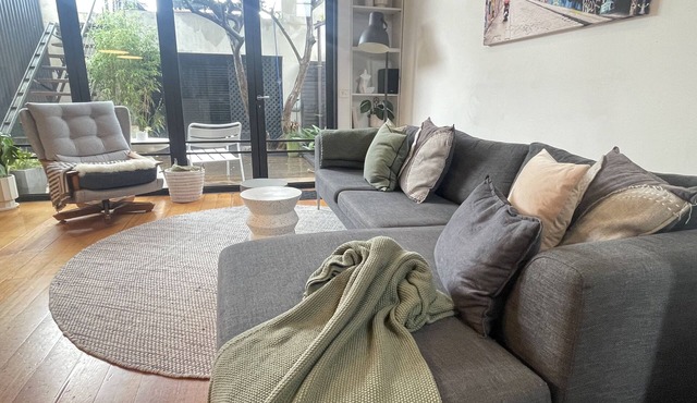 TWO FIVE ZERO Modern 4BR 5beds + cityviews + lockup garage + MCG/CBD/AustOpen