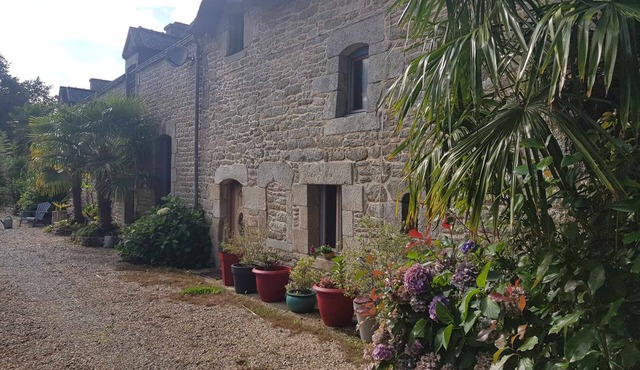 Two gites, Sleeps 6 and sleeps 2, in extensive grounds with heated pool.