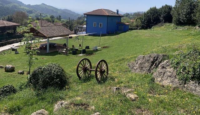 Two houses together 20 people + with farm 3000 m, barbecue parking