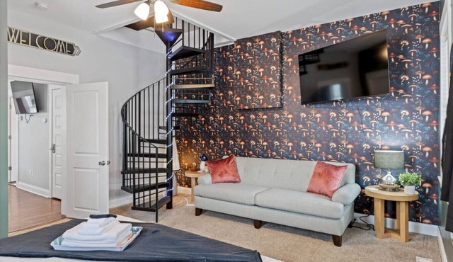 Two King and Two Twin Beds in the Heart of French Town