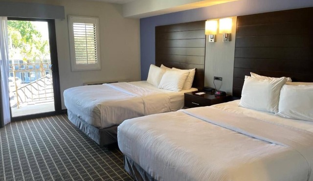 Two King bed & sofa bed Santa Cruz Beach Boardwalk