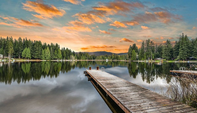 Two lakefront cabins with two docks, kayaks, 100' of waterfront, deck, & firepit