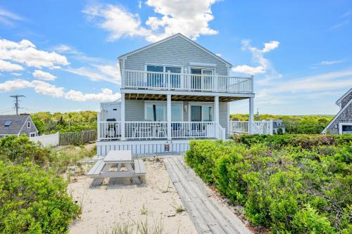 Two-Level Oceanfront Cottage—Decks Water Views