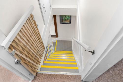 Two-Level Unit w/Patio, Deck, Firepit, Private Washer/Dryer, and Free WiFi