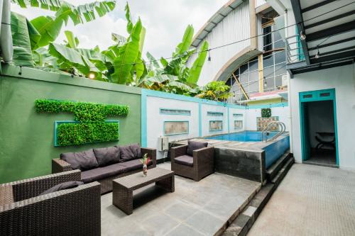 Two Level Villa & Cafe