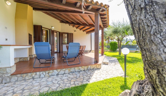 Two-level villa with private garden. Sleeps 12