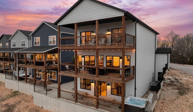 Two Luxury Homes - Large Groups - Sleeps 46 people