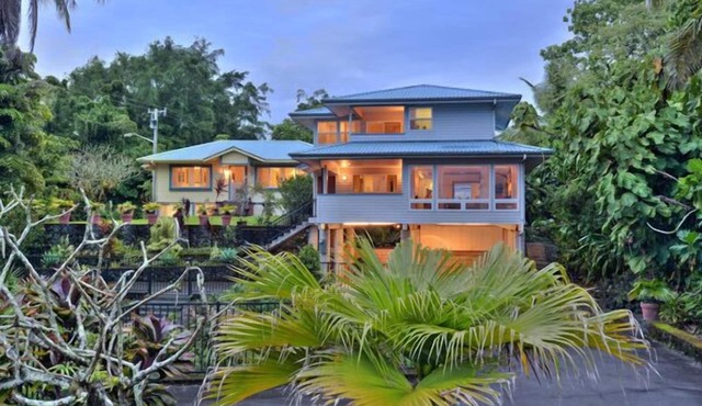 Two Luxury Homes @ Richardsons Beach Park-Hilo Bay. Sleeps 16. Best Location.