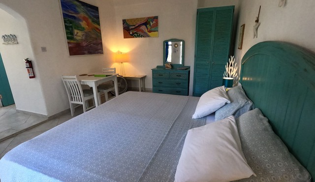 Two Palms Apartment - Only 80 meters from the ocean!