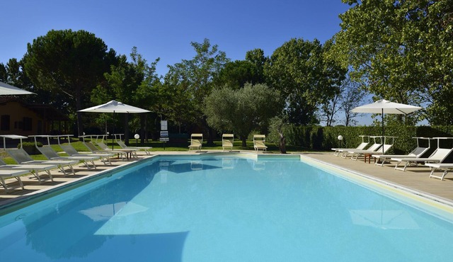 Two-room apartment in residence with swimming pool and restaurant