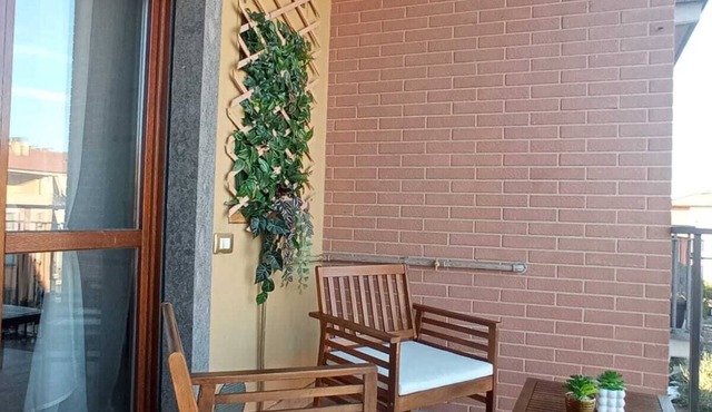 Two-room apartment with balcony, wifi and parking in serviced area