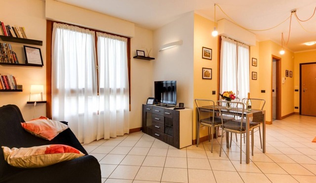 Two-room apartment with garage and lift between the station and the center