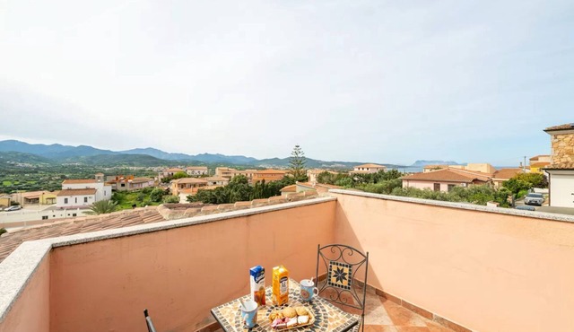 Two room flat with stunning terrace near Budoni