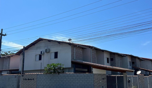 Two-story house in Caraguá - Air conditioning and barbecue area, close to the shopping mall.