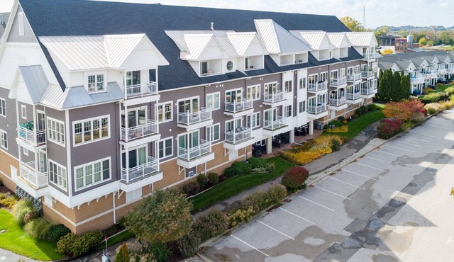 Two Story Upscale Condo w/Amazing Lake Views
