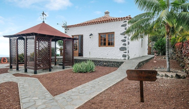 Two Typical Canarian Houses in “Finca la Sorriba” with Mountain View, Sea View, Pool & Wi-F