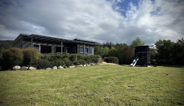Two Waters Beach House - 5 minutes walk to Ligar Bay Beach
